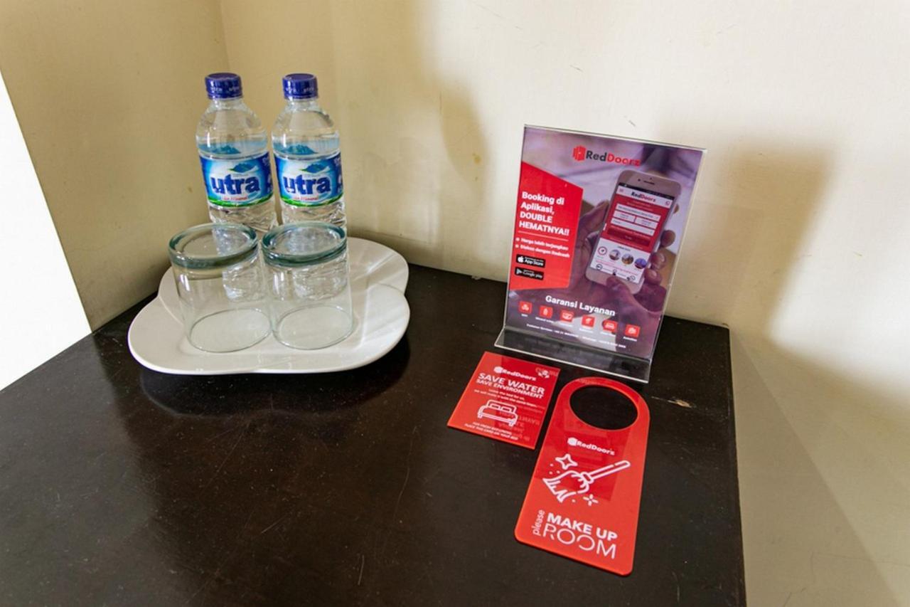 Reddoorz Plus Near Alun Alun Karanganyar Surakarta  ภายนอก รูปภาพ