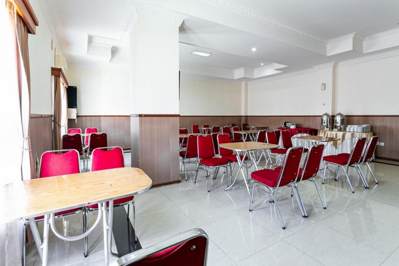 Reddoorz Plus Near Alun Alun Karanganyar Surakarta  ภายนอก รูปภาพ